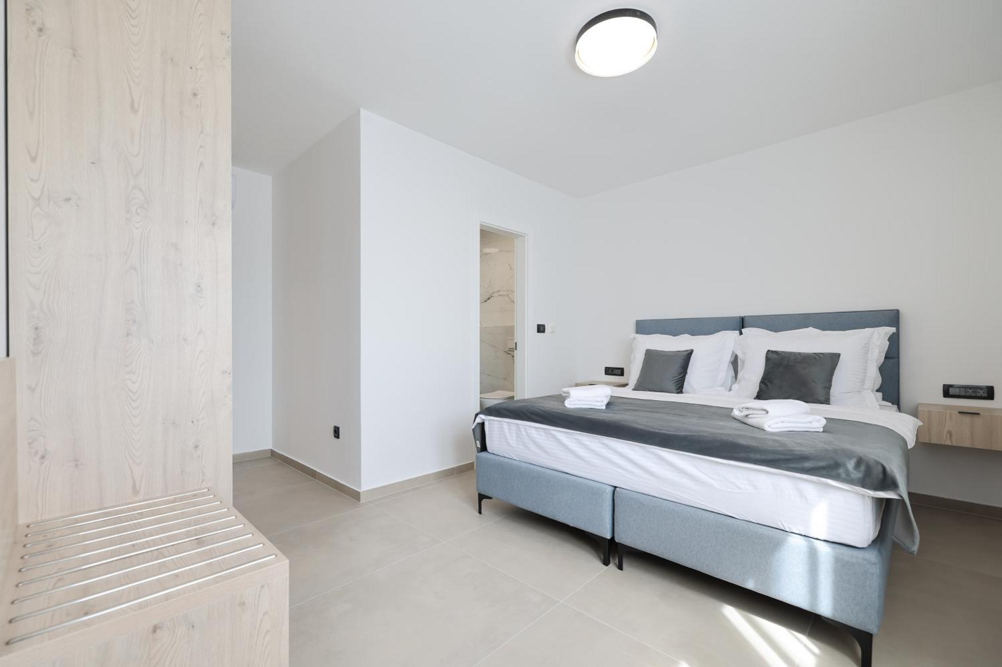 Deluxe Apartments Privlaka On The Sand Номер фото